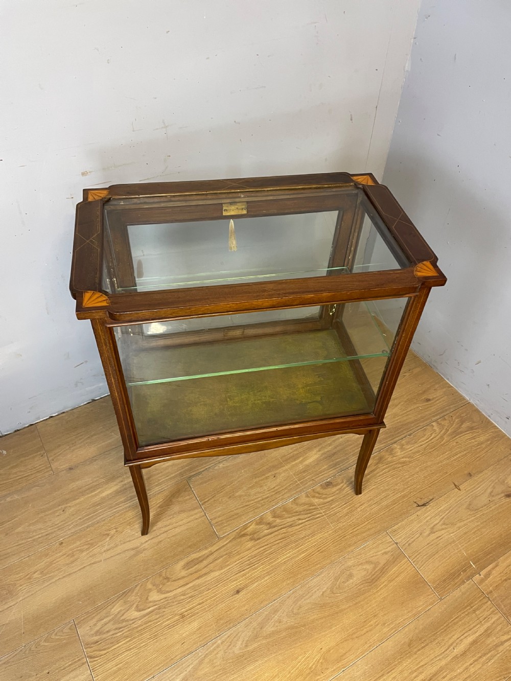 Edwardian inlaid mahogany bijouterie -display cabinet  View XI