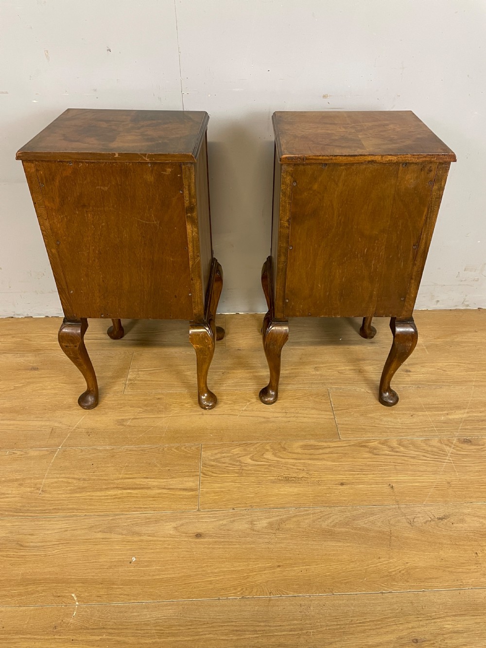 Pair of Art Deco burr walnut bedside cabinets  View XII