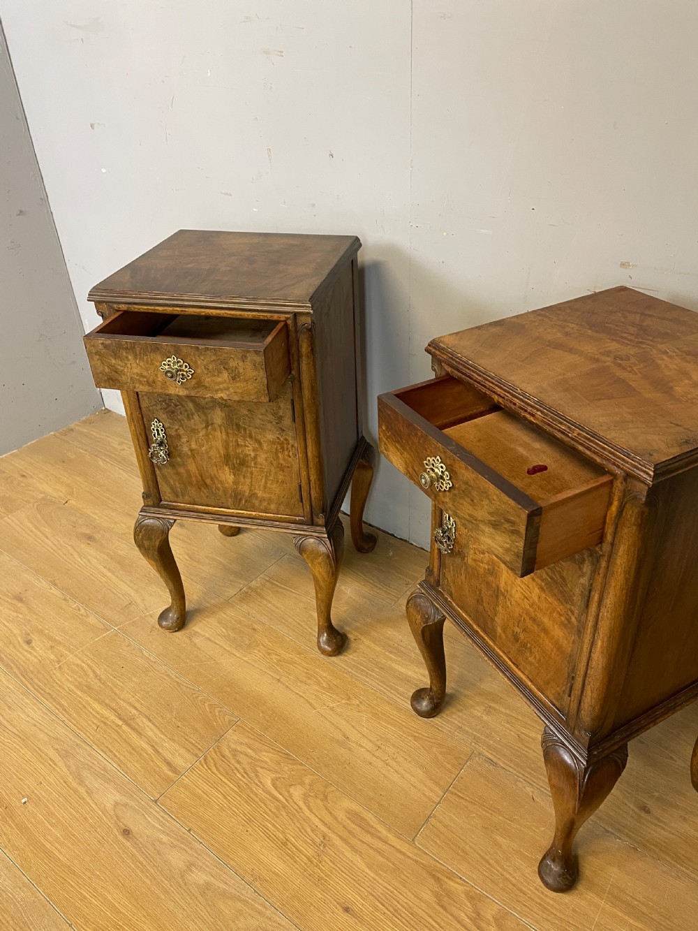 Pair of Art Deco burr walnut bedside cabinets  View XVI