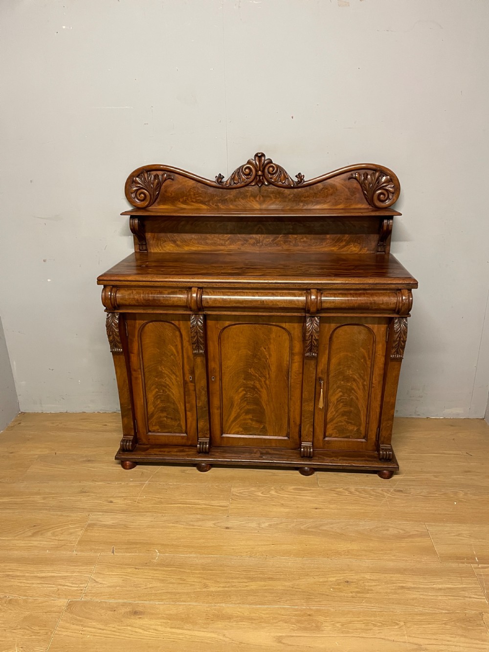 Superb quality C19TH flame mahogany three door sideboard  View XIII