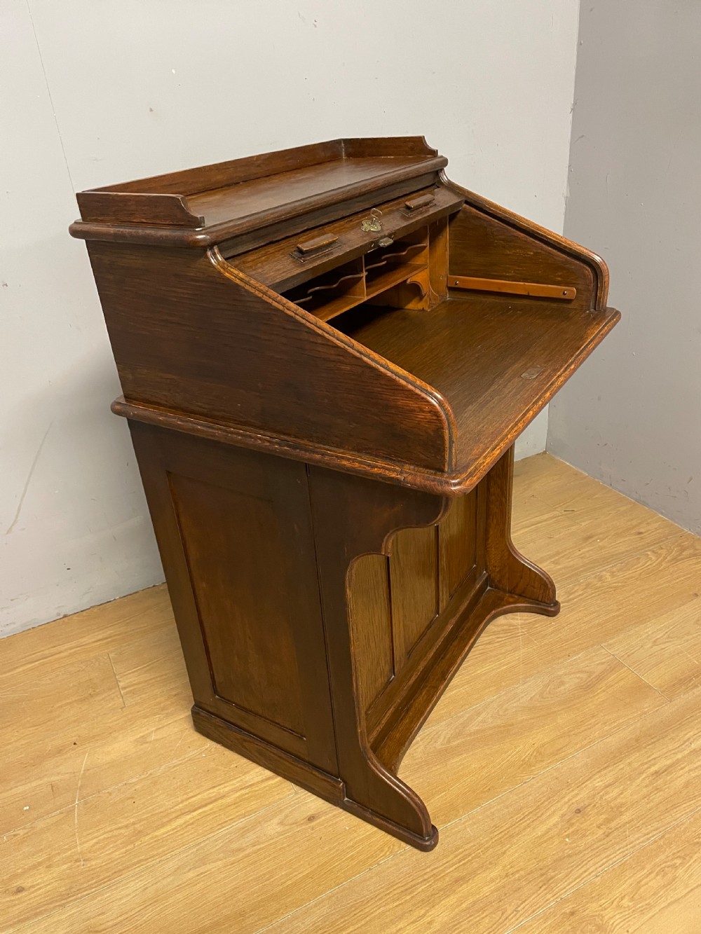 Edwardian oak Lebus roll top desk  View VIII