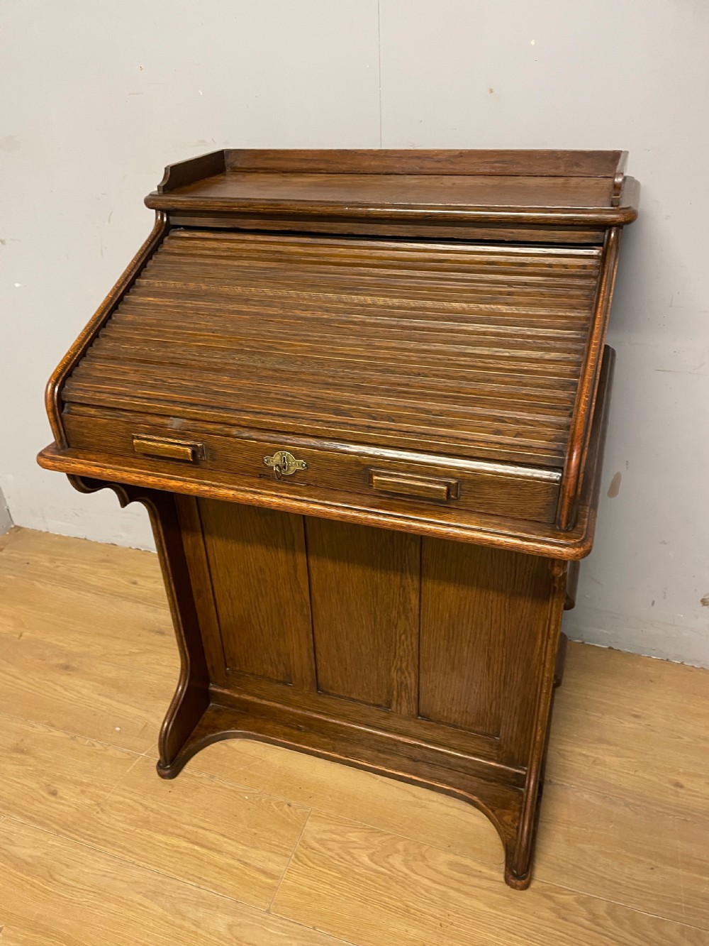 Edwardian oak Lebus roll top desk  View XI