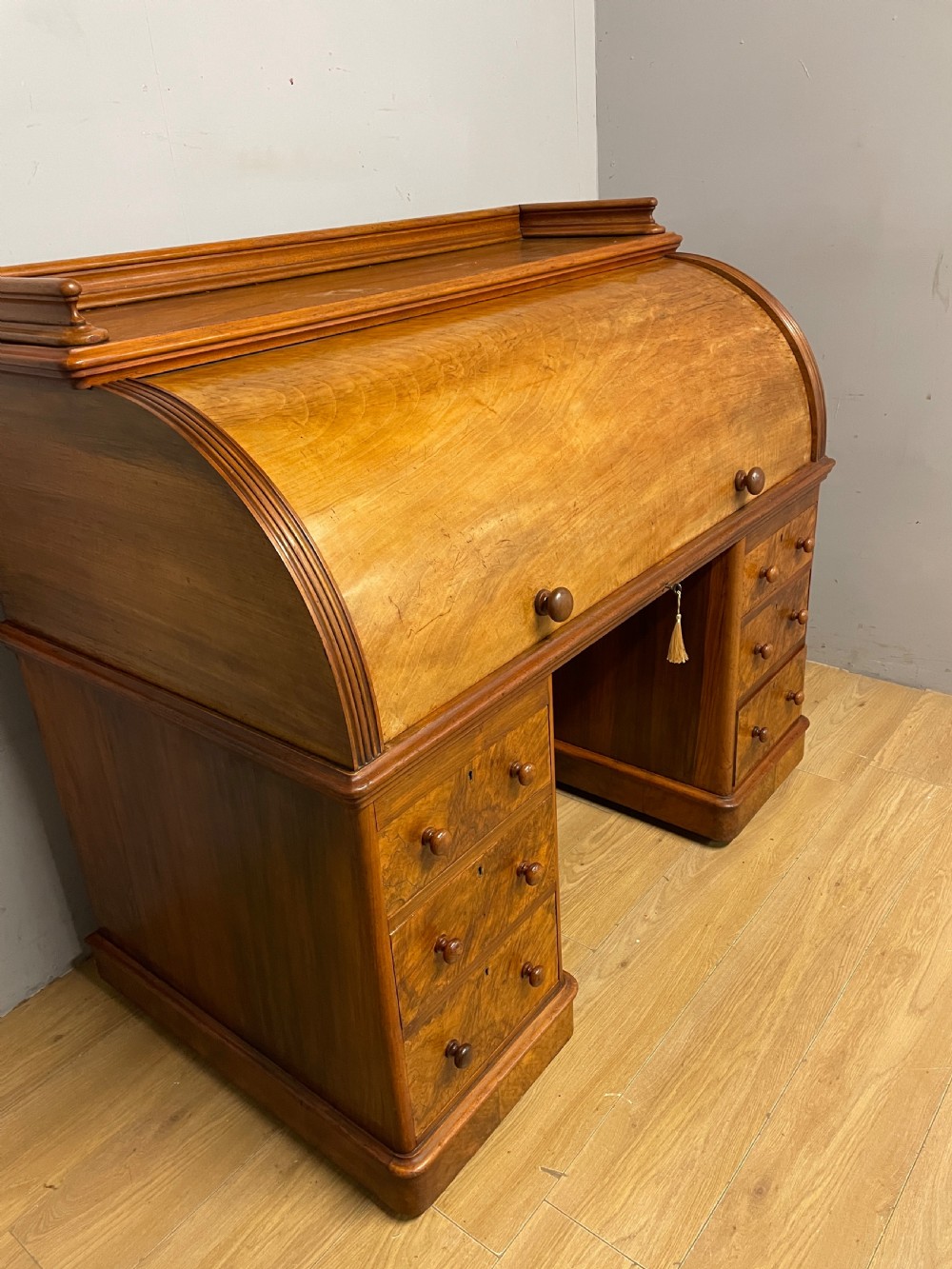 C19TH London made walnut twin pedestal cylinder desk Superb quality View VII