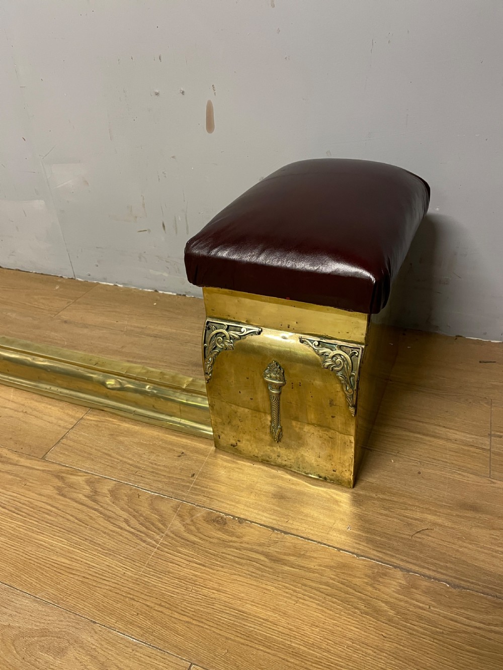 Edwardian adjustable brass and leather box club fender View II