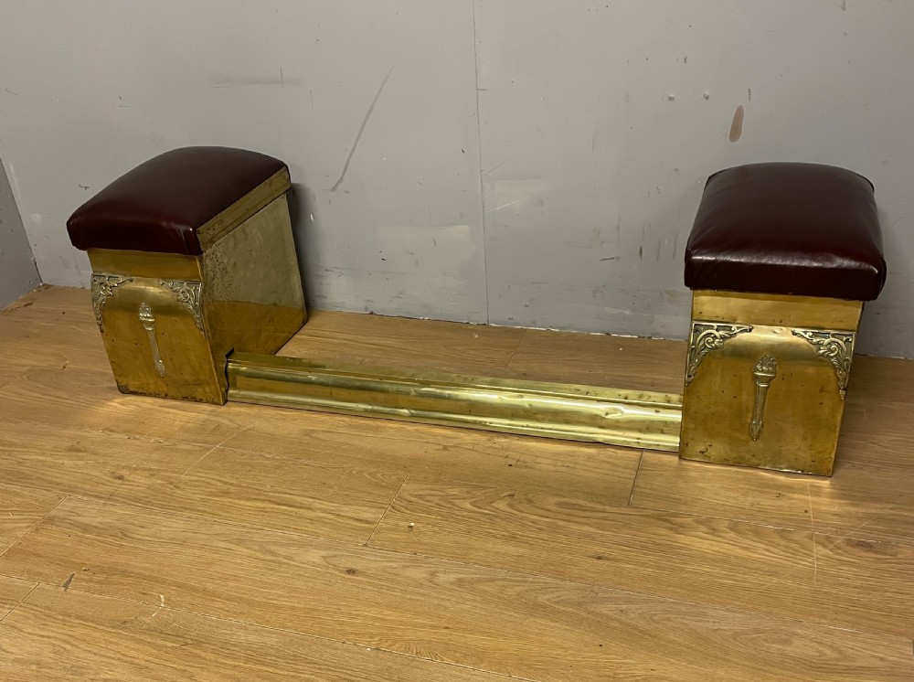 Edwardian adjustable brass and leather box club fender View IV