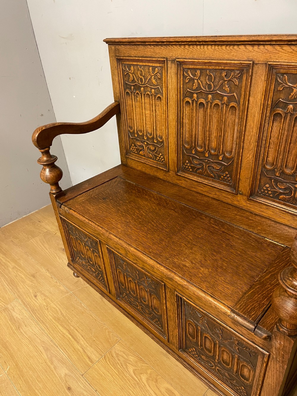 Arts and Crafts golden oak carved box settle  View IV