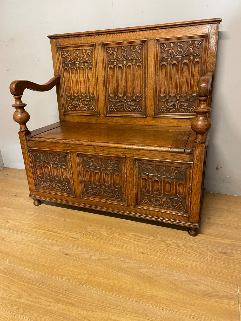 Arts and Crafts golden oak carved box settle  View VI