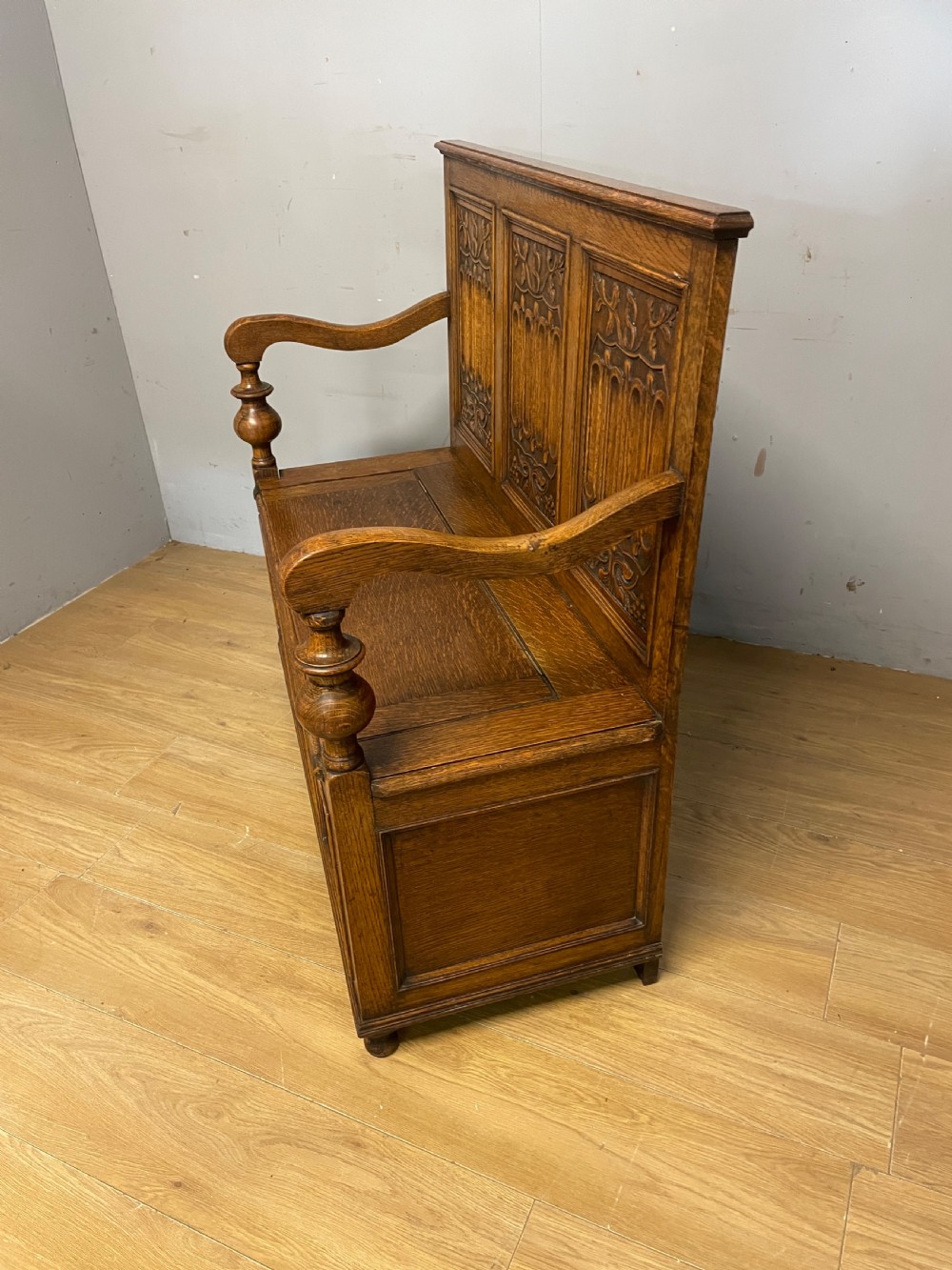 Arts and Crafts golden oak carved box settle  View VII
