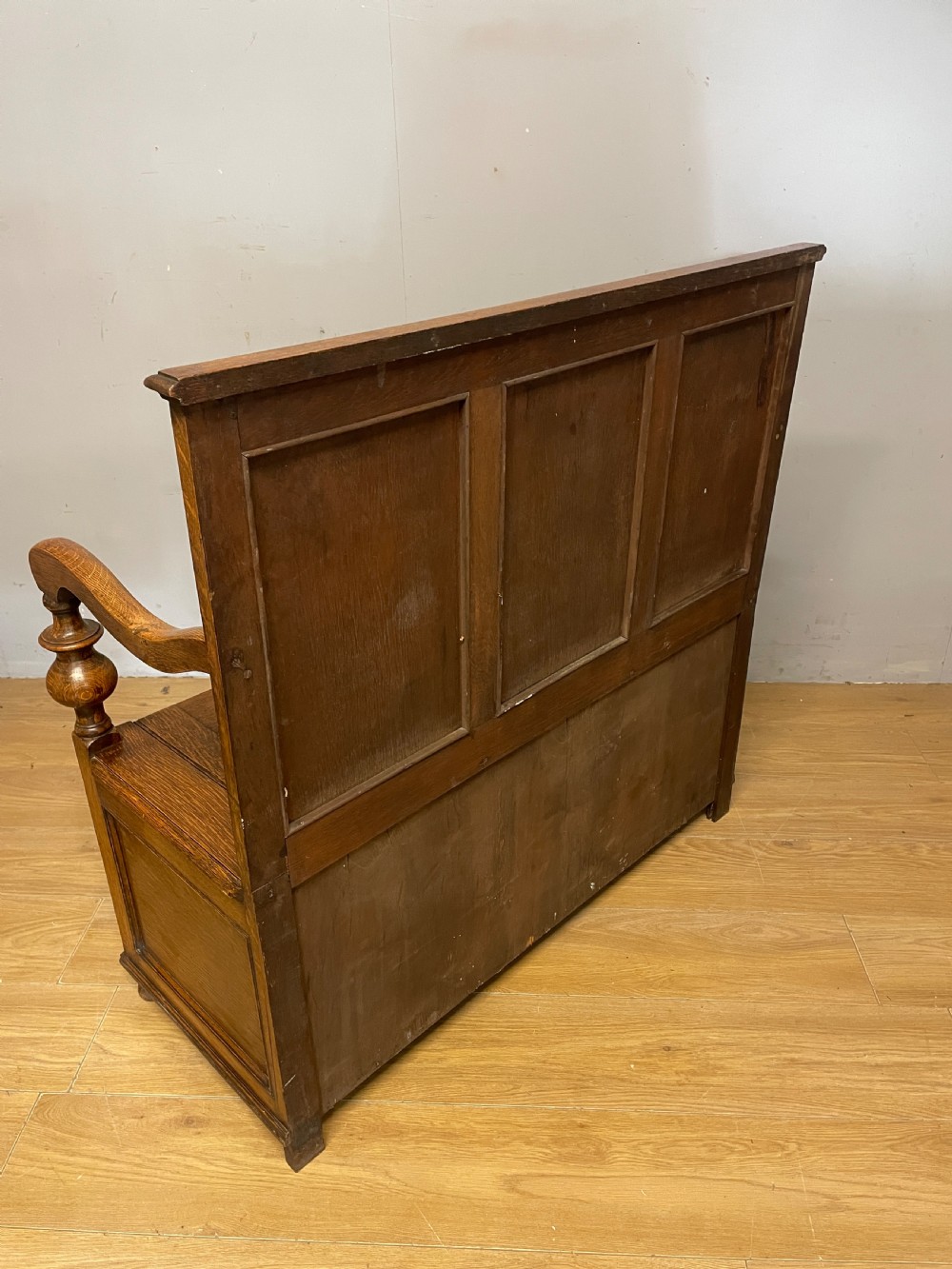 Arts and Crafts golden oak carved box settle  View VIII