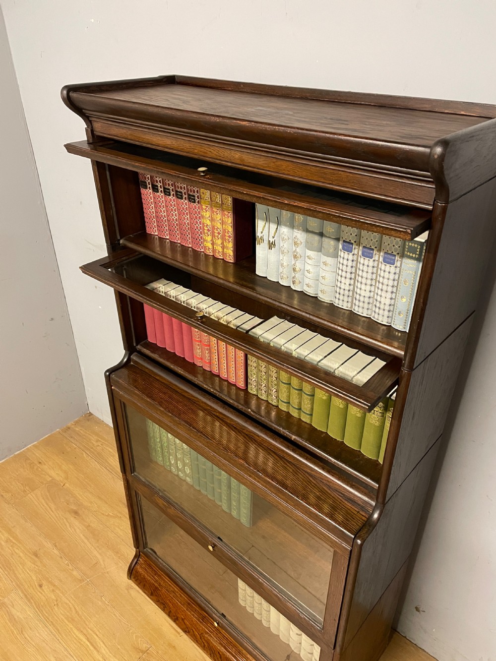 Four height Globe Wernicke style oak stacking bookcase circa 1920  View IV