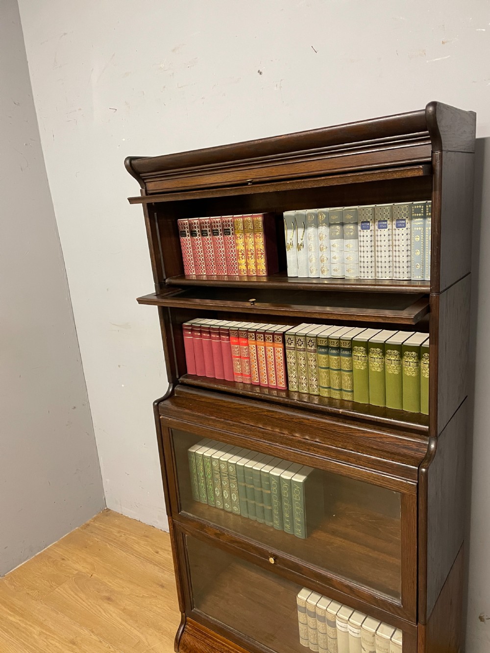 Four height Globe Wernicke style oak stacking bookcase circa 1920  View VI