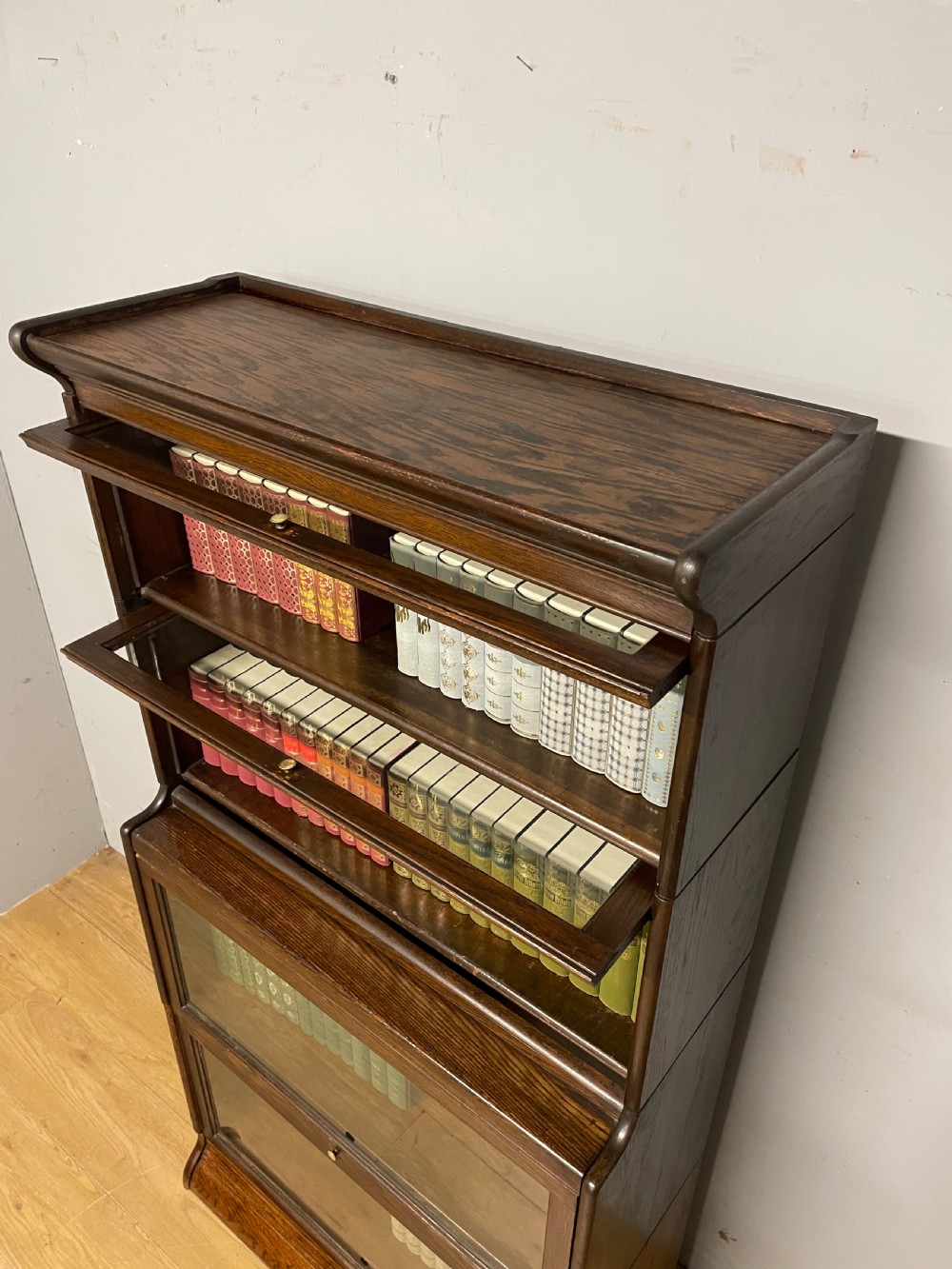Four height Globe Wernicke style oak stacking bookcase circa 1920  View VII