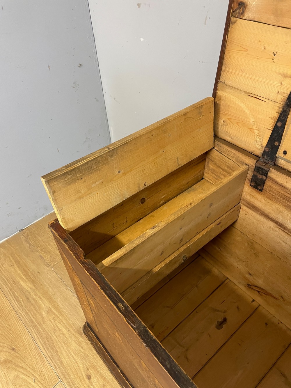 C19TH pine blanket box with original painted (scumbled) finish  View IX