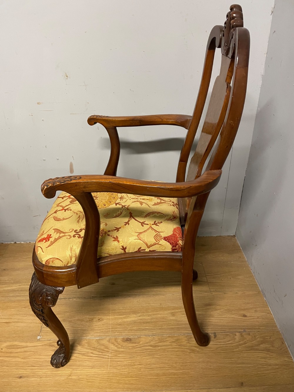 Set of 6 Queen Anne style burr walnut dining chairs circa 1920 View VI