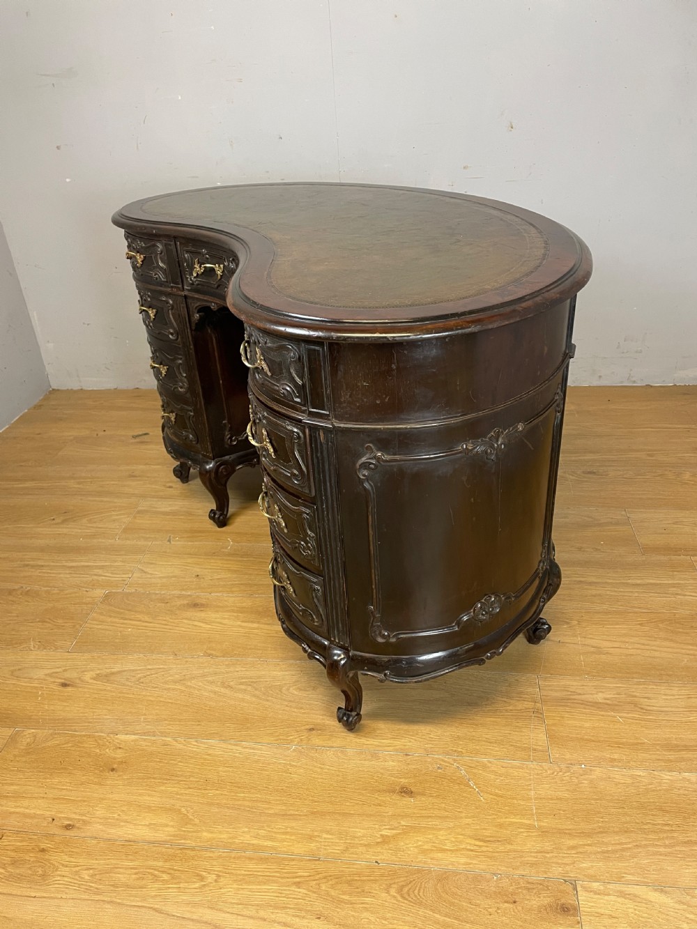 Late C19TH Maple and Co kidney shaped mahogany desk  View VIII