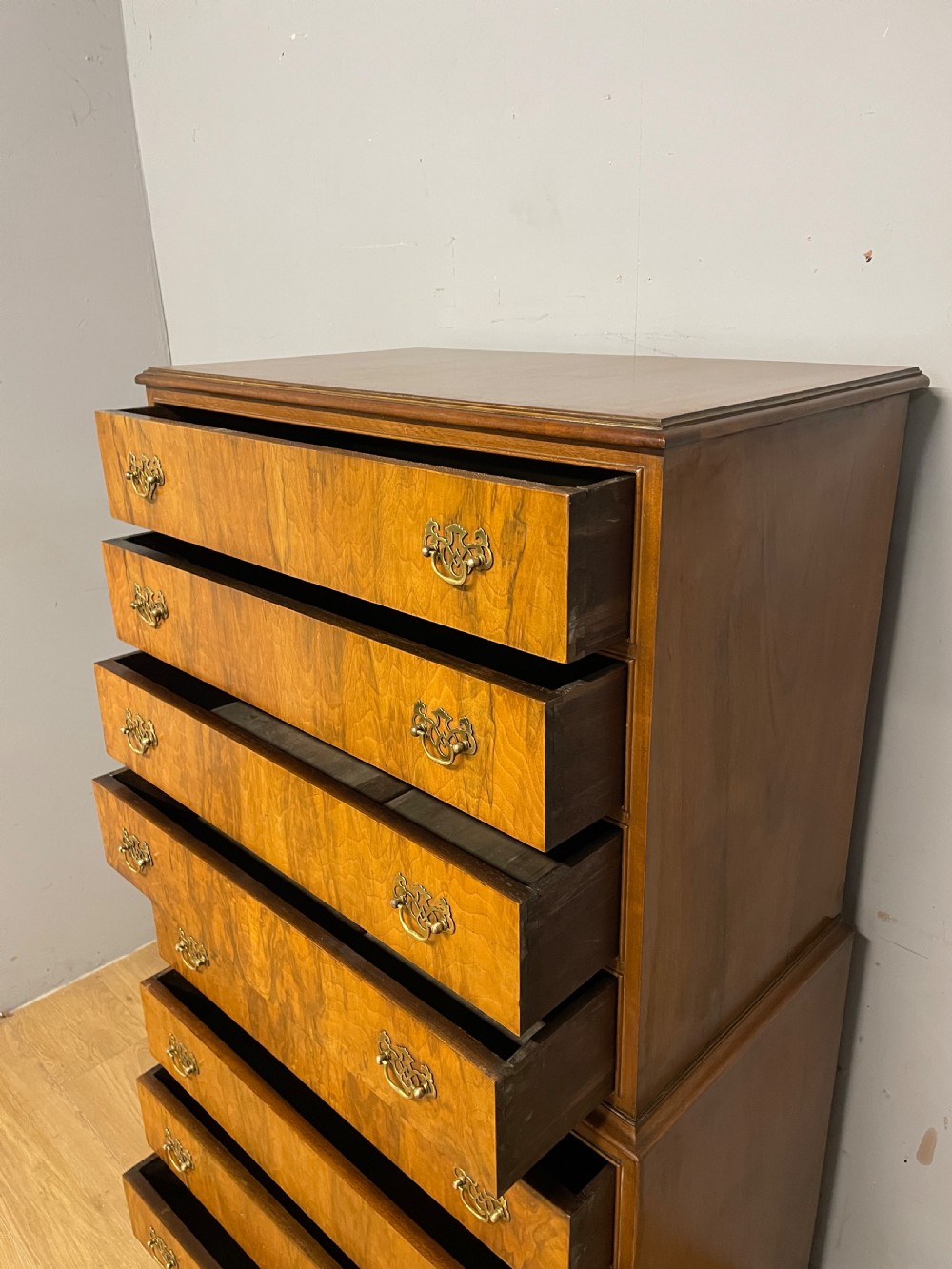 Early C20th burr walnut chest on chest  View VI