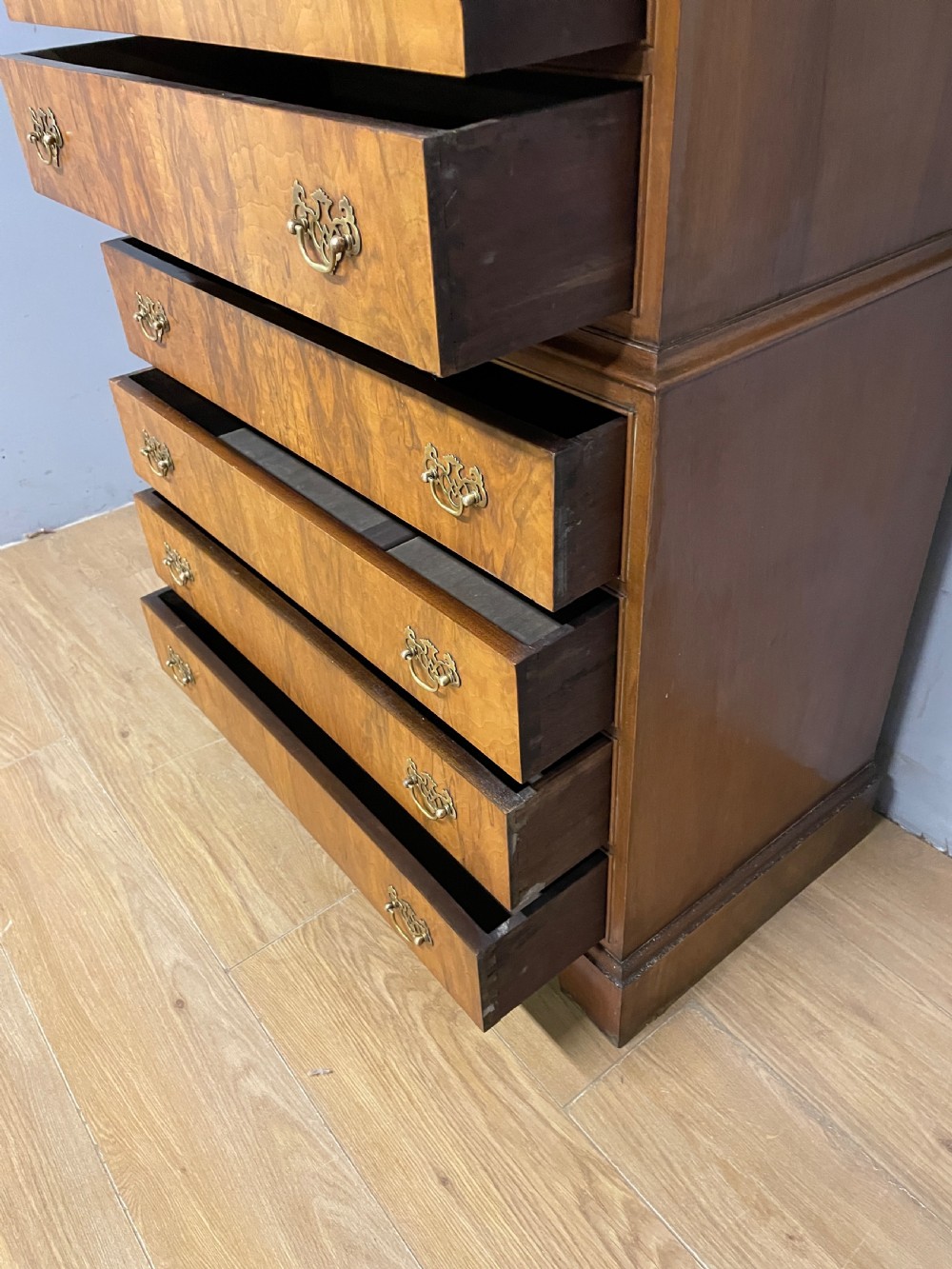 Early C20th burr walnut chest on chest  View VII