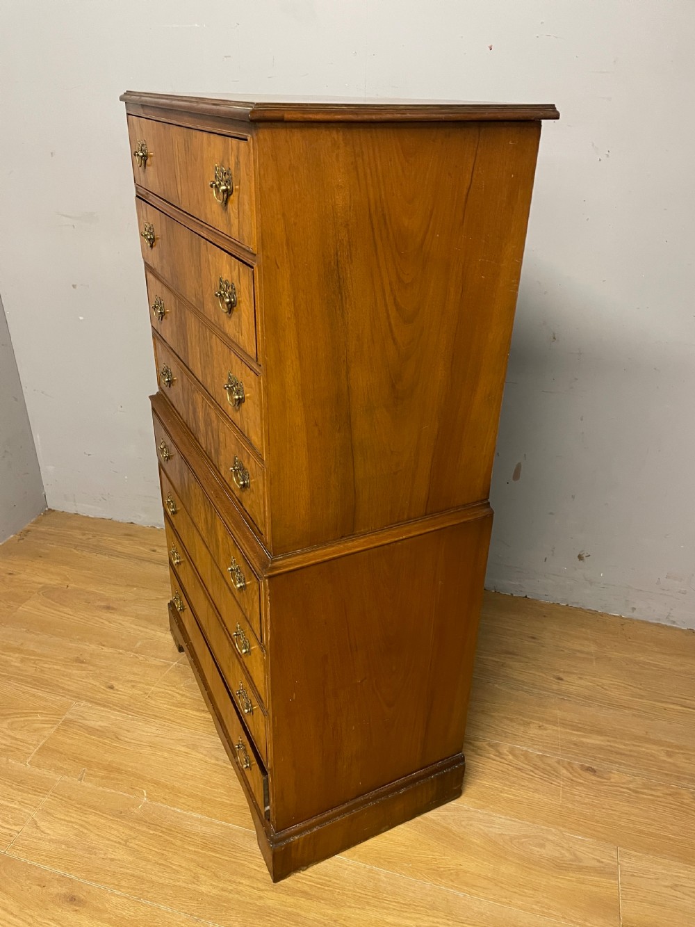Early C20th burr walnut chest on chest  View VIII