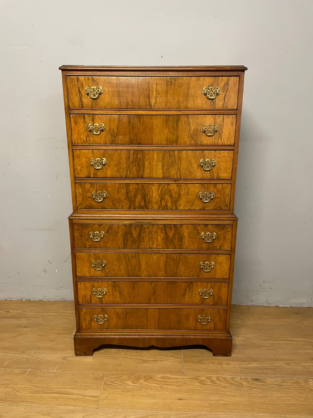 Early C20th burr walnut chest on chest  View XII