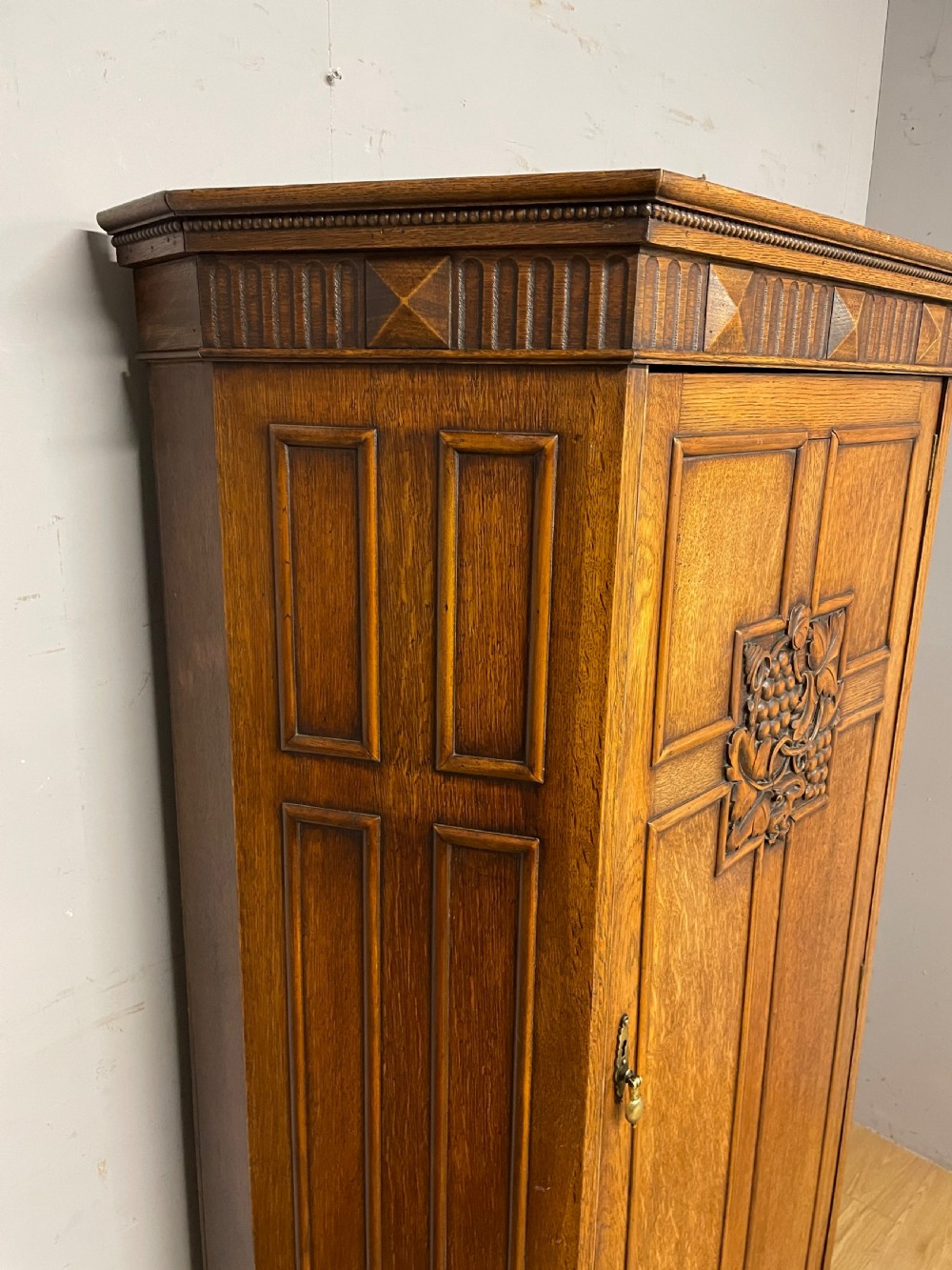 Arts and crafts golden oak hall cupboard  View IX