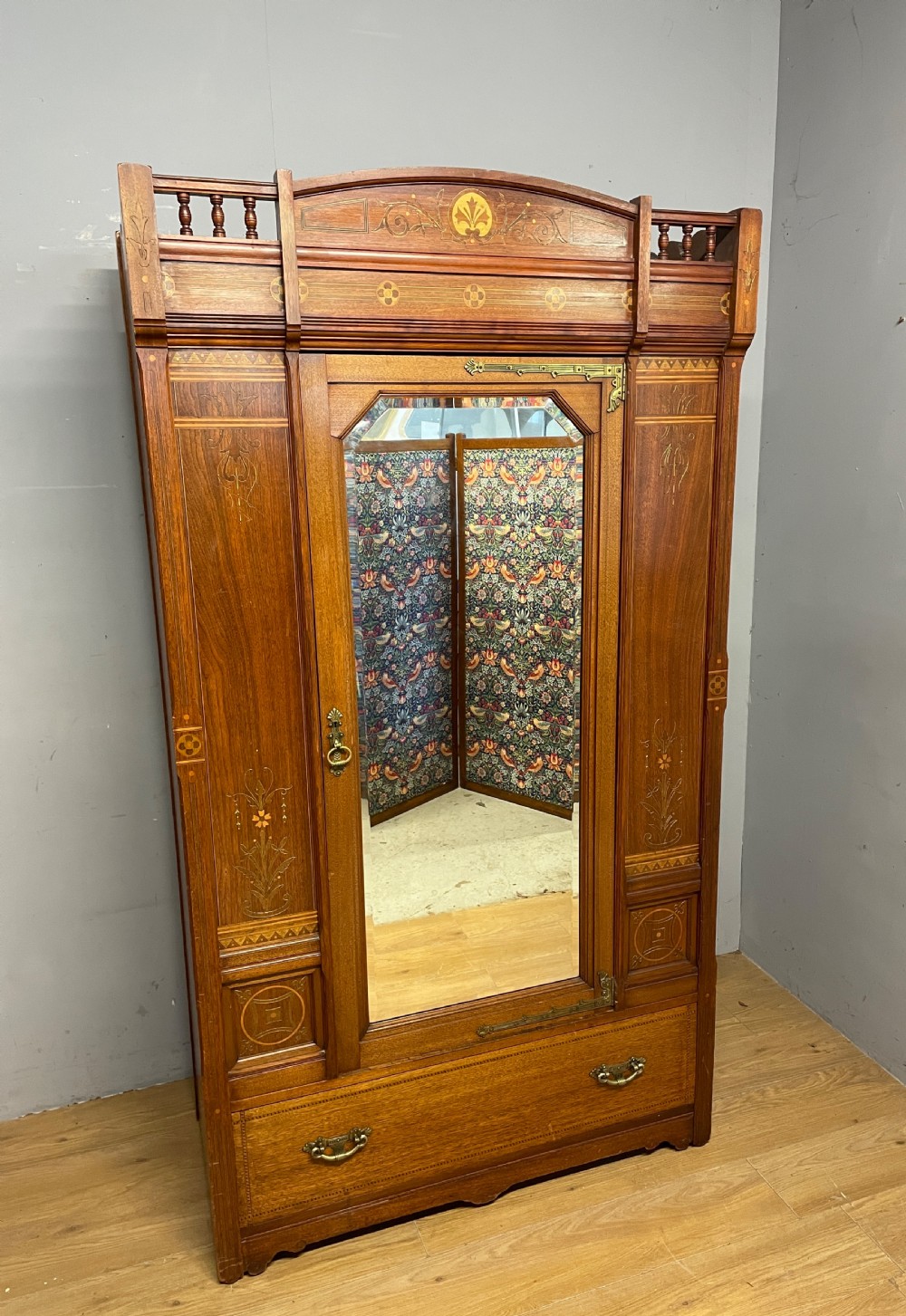 Arts and Crafts inlaid walnut wardrobe by Christopher Pratt Bradford  View XV