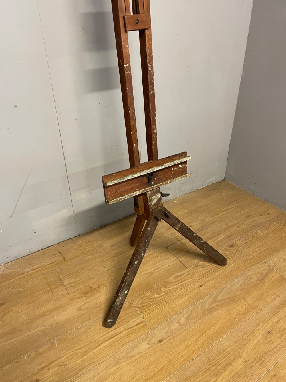 Early Winsor and Newton studio easel View V