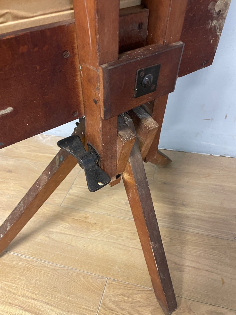 Early Winsor and Newton studio easel View IX