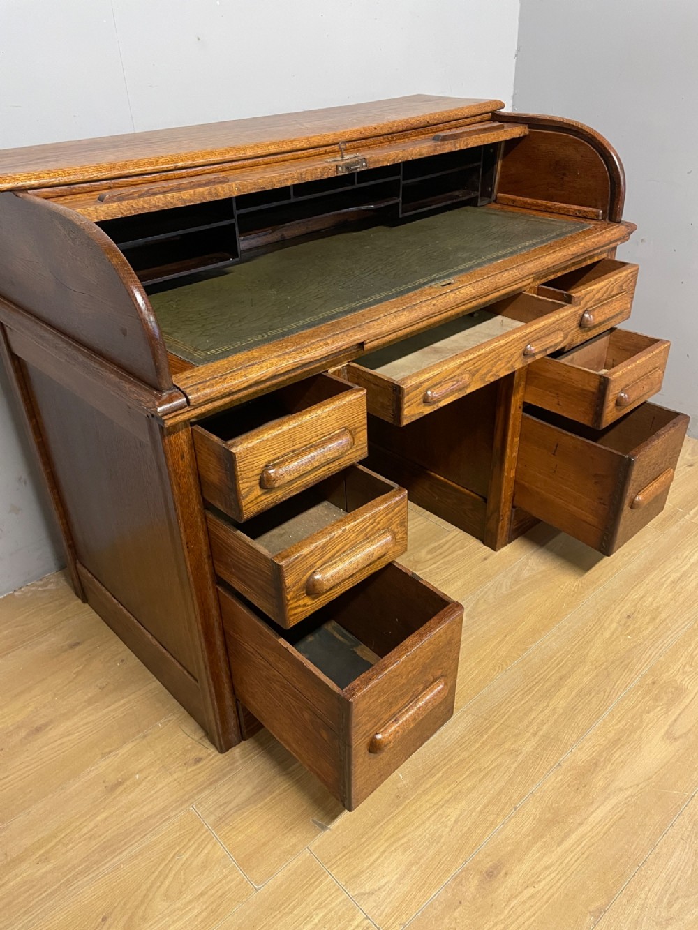 Edwardian golden oak roll top desk with tooled leather insert View VI