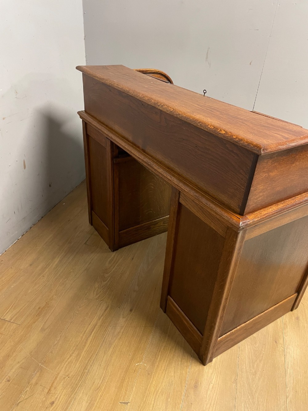 Edwardian golden oak roll top desk with tooled leather insert View IX