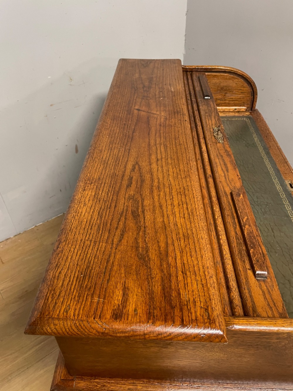 Edwardian golden oak roll top desk with tooled leather insert View X