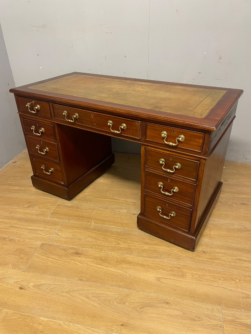 Edwardian mahogany pedestal three part desk with a tooled leather View XI