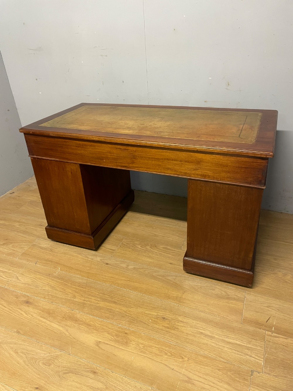Edwardian mahogany pedestal three part desk with a tooled leather View XII
