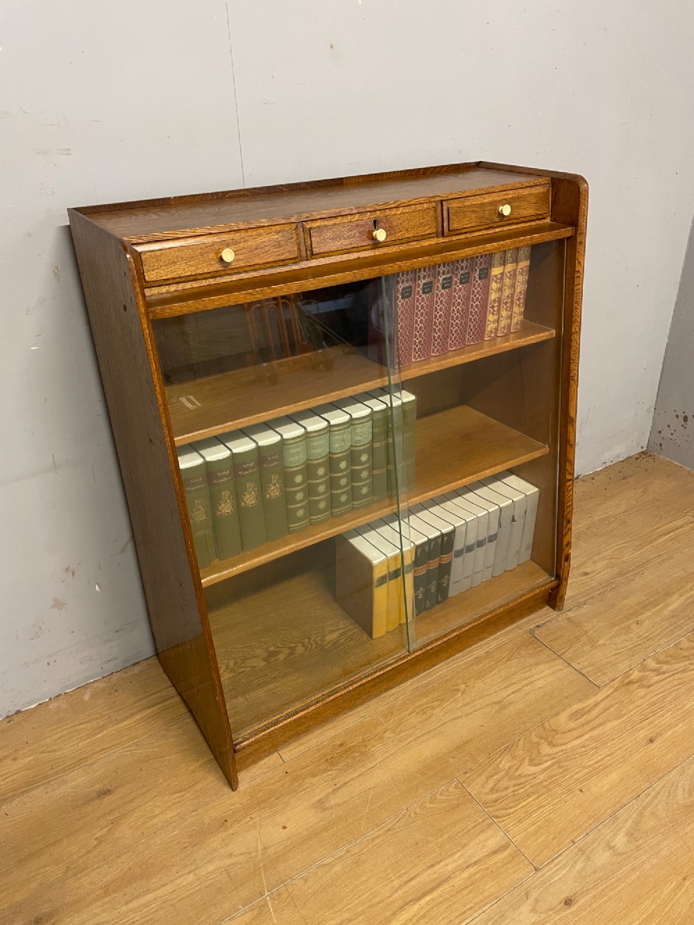 Art Deco golden oak freestanding bookcase