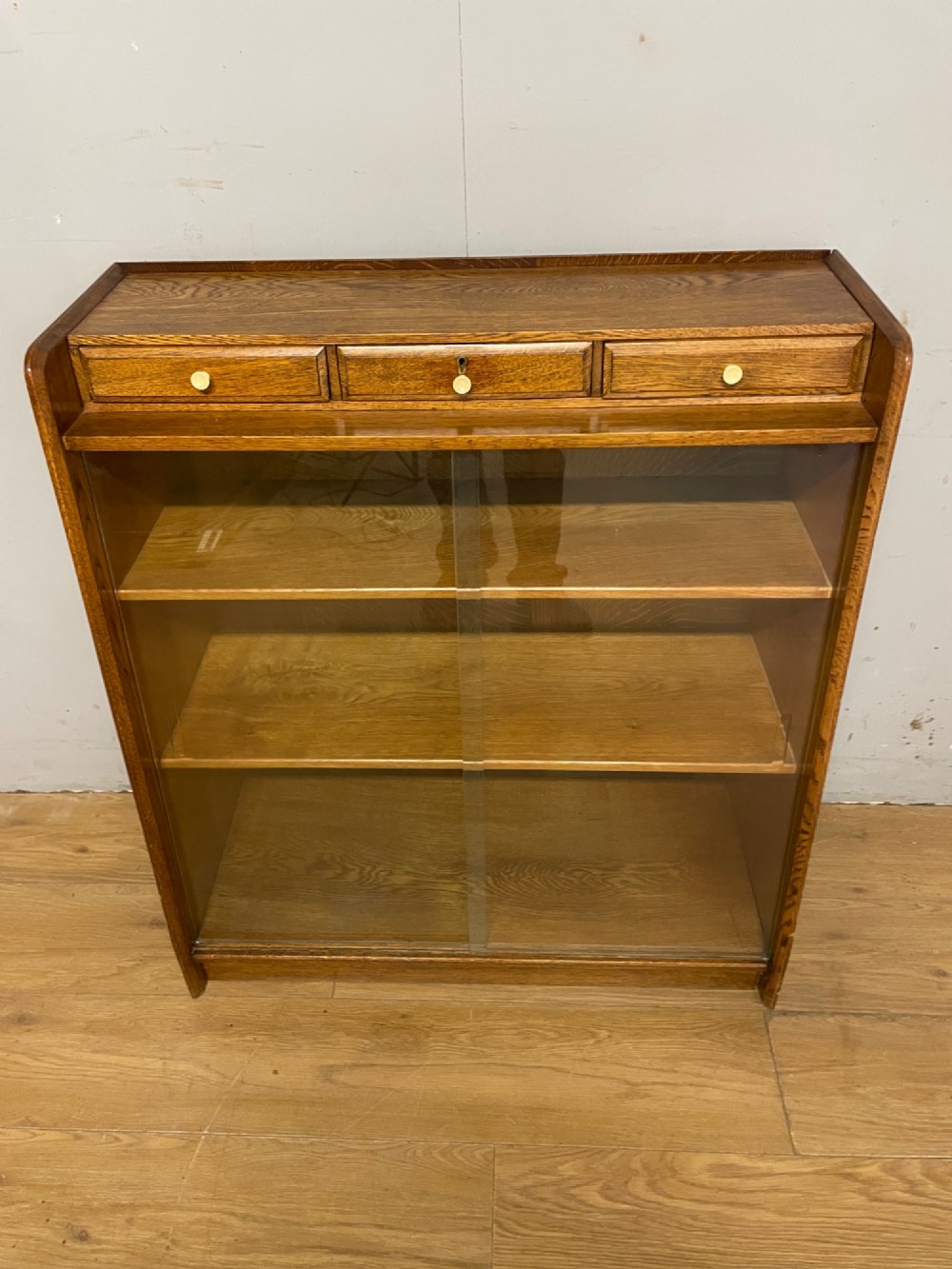 Art Deco golden oak freestanding bookcase View IX
