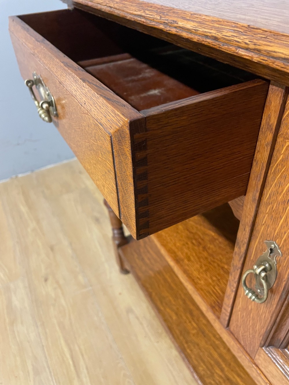 Arts and Crafts golden oak side cabinet View VI
