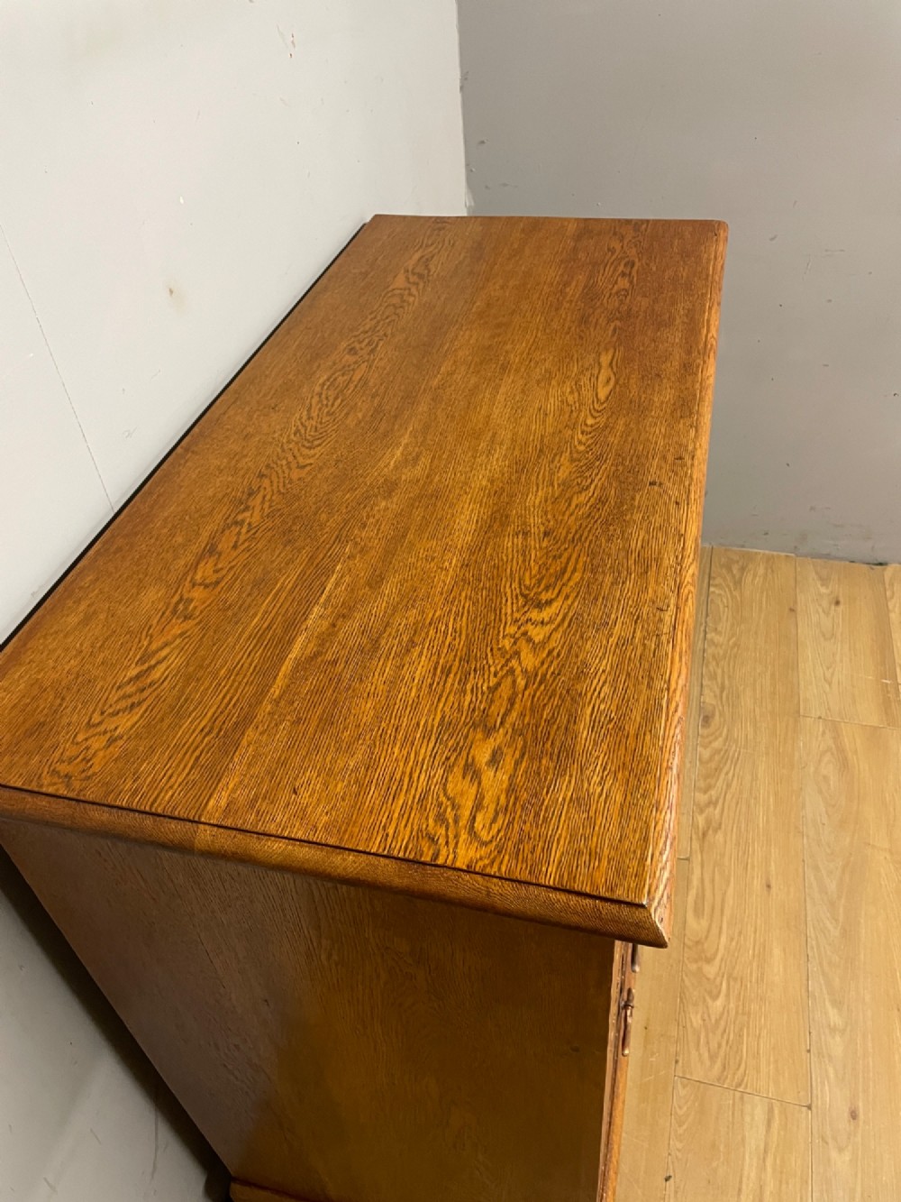 Arts and Crafts golden oak chest of drawers View IV