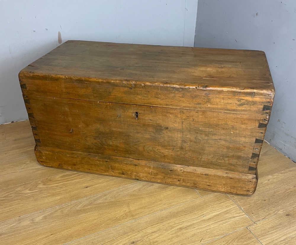 Victorian pine seafarers chest in original condition View VIII