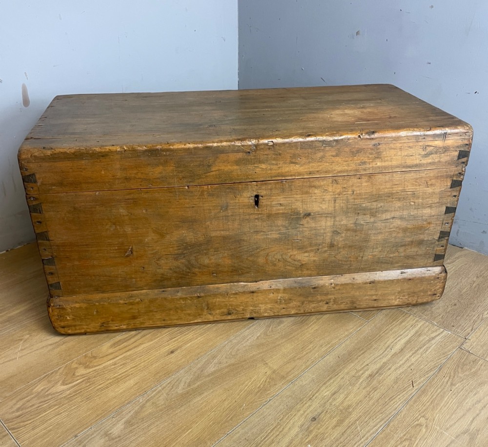 Victorian pine seafarers chest in original condition View IX