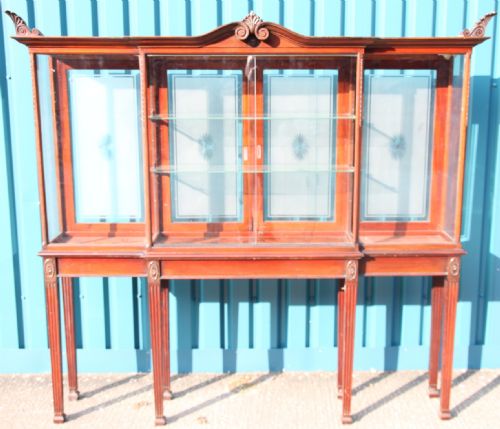 Magnificent Shop Display Cabinet