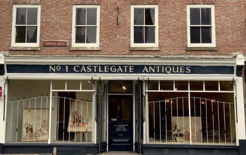 CHRISTINE KAVANAGH ANTIQUES PROFILE PHOTO WHICH LINKS TO DEALER PAGE