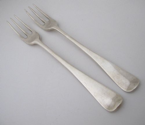 PAIR GEORGE III SILVER THREE PRONG TABLE FORKS WILLIAM THOMAS CHAWNER LONDON 1768 - ADDITIONAL PHOTO 3