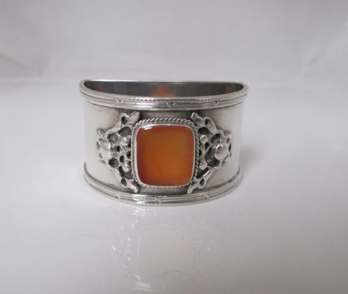 FABULOUS ARTS AND CRAFTS SILVER NAPKIN RING WITH CARNELIAN BARRETT THOMPSON BIRMINGHAM 1920