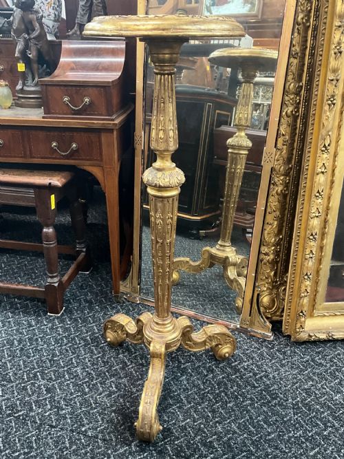 THIS EXQUISITE TALL TORCHAIRE WITH STUNNING GILT GESSO DECORATION