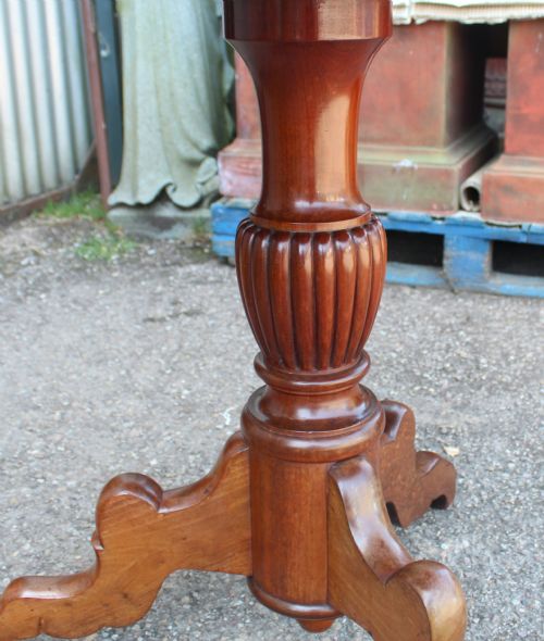 OCCASIONAL TABLE - ADDITIONAL PHOTO 1
