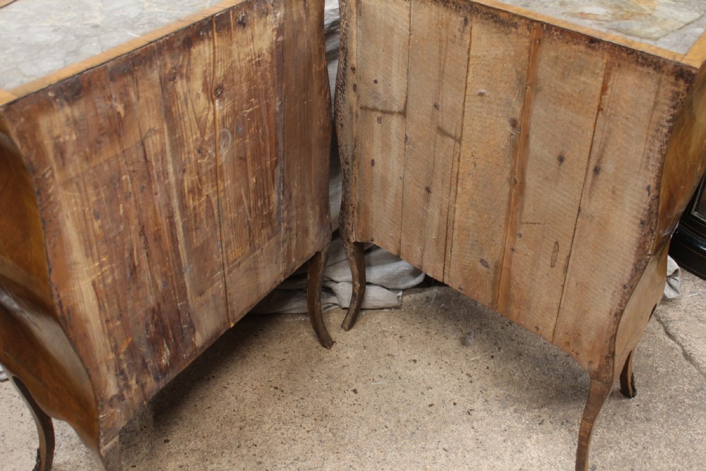 Pair petite commodes View V