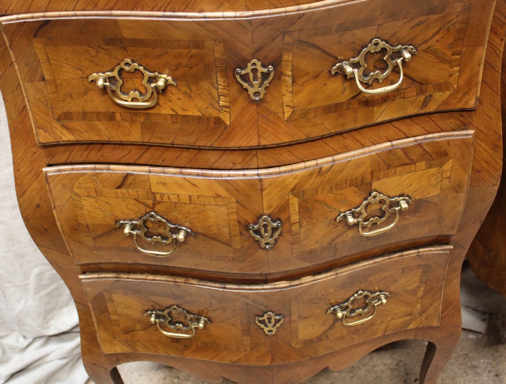 Pair petite commodes View VI