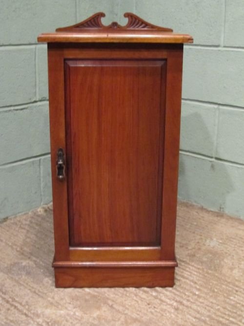 fig 1. ANTIQUE EDWARDIAN WALNUT POT CUPBOARD BEDSIDE CABINET C1900 W6628/17.10