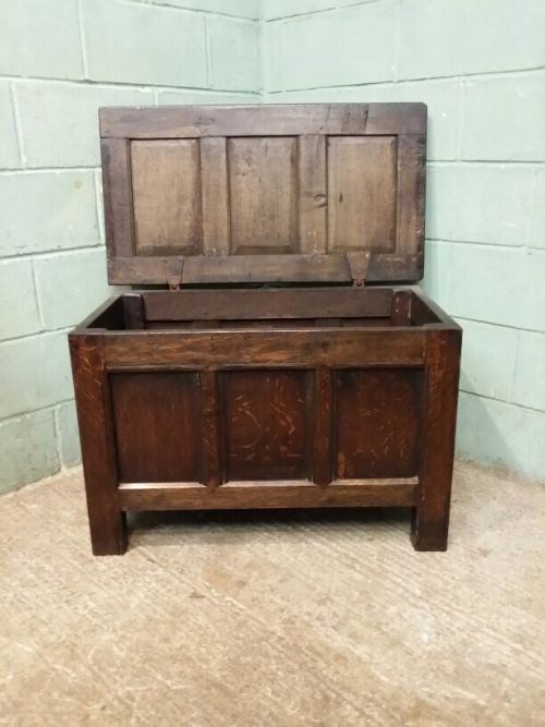 fig 2. ANTIQUE GEORGIAN PERIOD OAK COFFER C1720