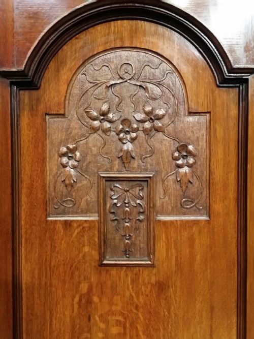 fig 2. ANTIQUE VICTORIAN ART NOUVEAU OAK TRIPLE WARDROBE C1890