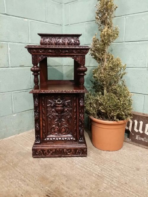 fig 1. ANTIQUE VICTORIAN CARVED OAK PERDONIUM C1880